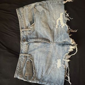 Jean shorts with distress